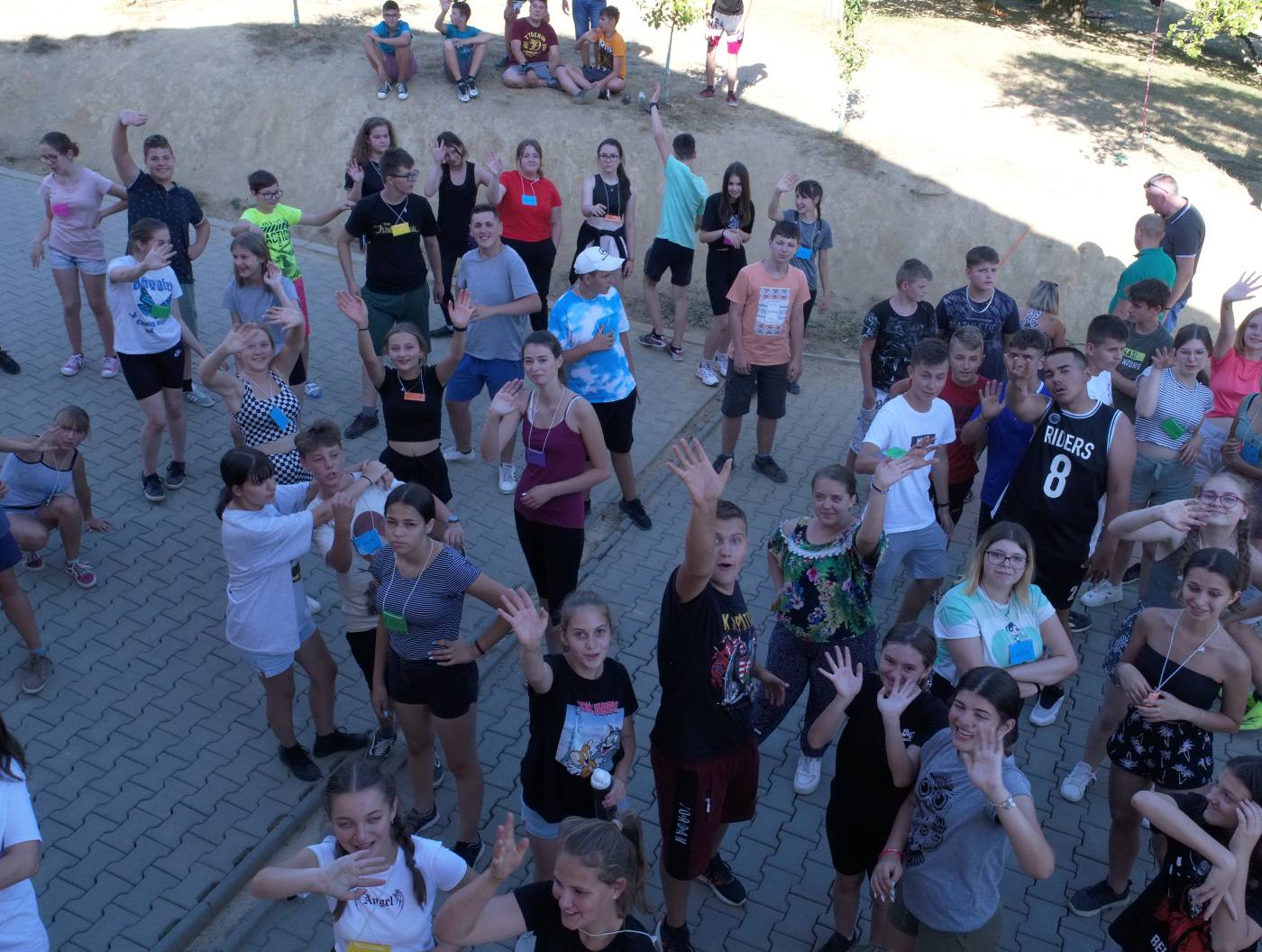 Festői környezetben táboroznak